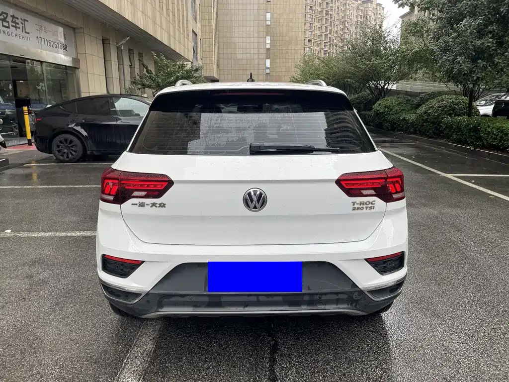 Volkswagen T-Roc — фото 10
