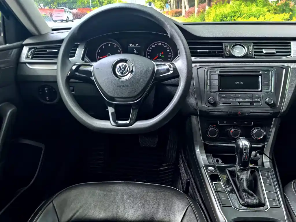 Volkswagen Passat — фото 8