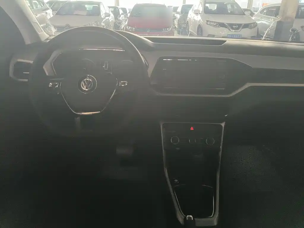 Volkswagen T-Cross — фото 11