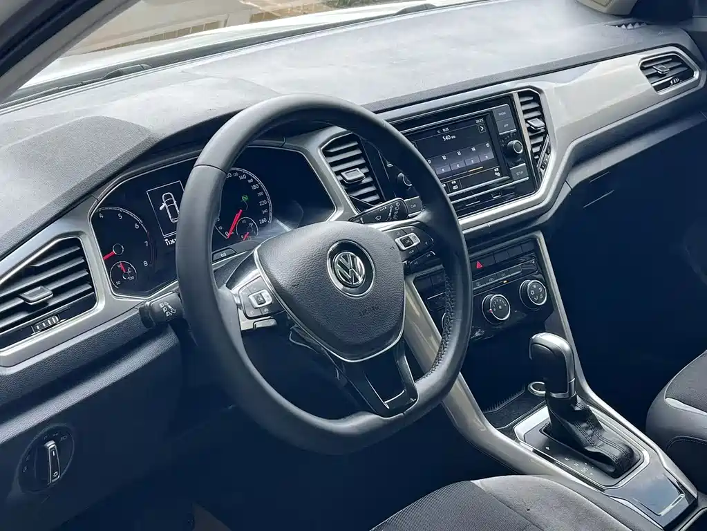 Volkswagen T-Roc — фото 4
