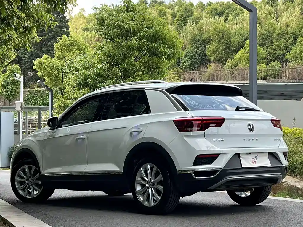 Volkswagen T-Roc — фото 7