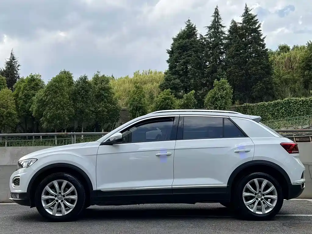 Volkswagen T-Roc — фото 8