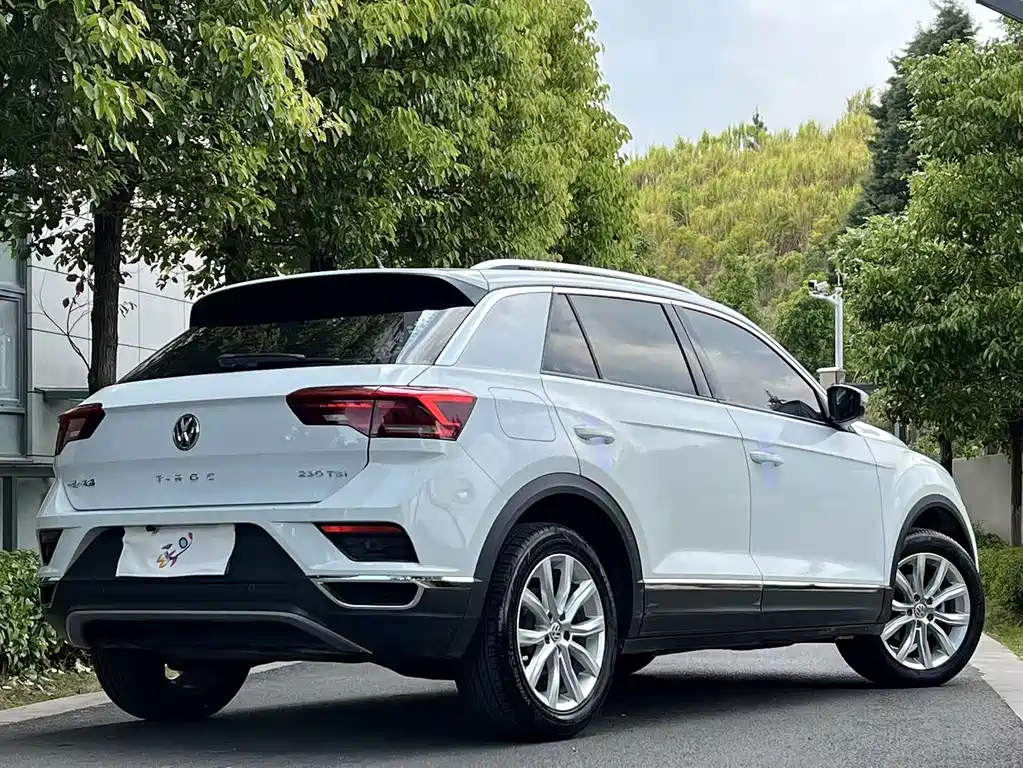 Volkswagen T-Roc — фото 9