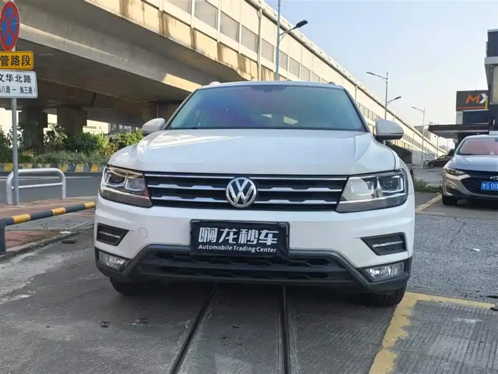 Volkswagen Tiguan L — фото 2