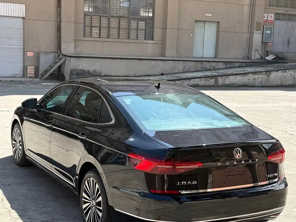 Volkswagen Passat — фото 6