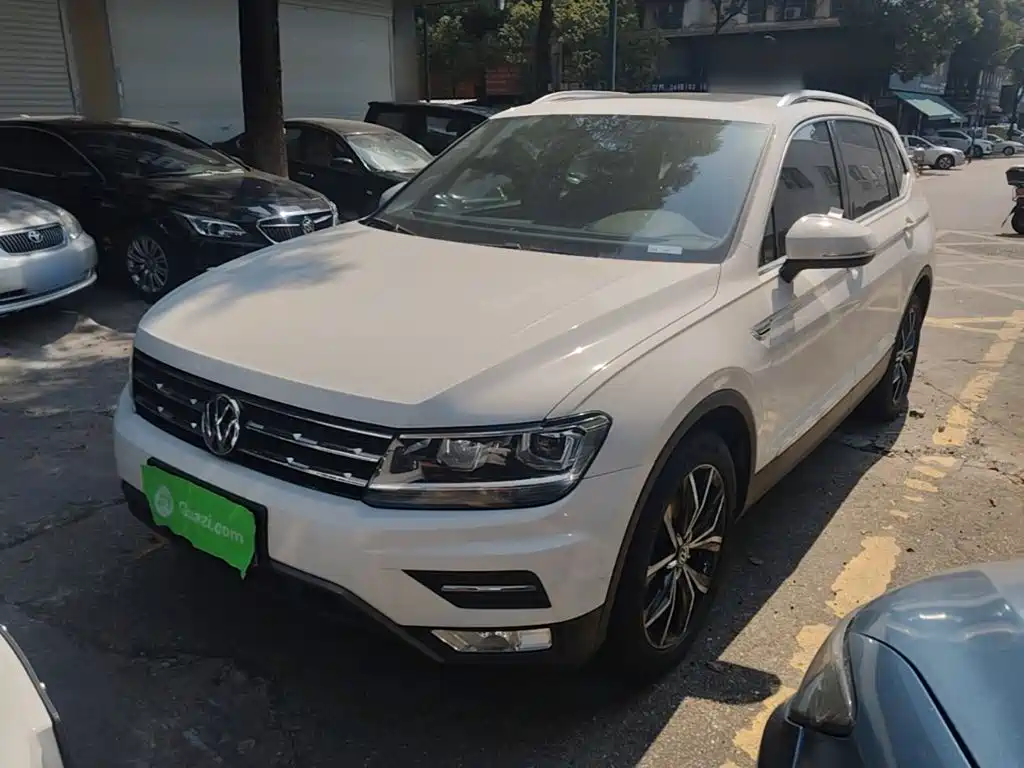 Volkswagen Tiguan L — фото 2