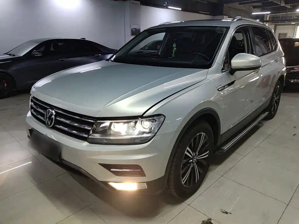 Volkswagen Tiguan L — фото 2