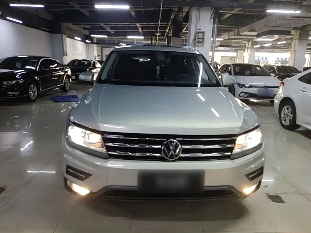 Volkswagen Tiguan L — фото 3