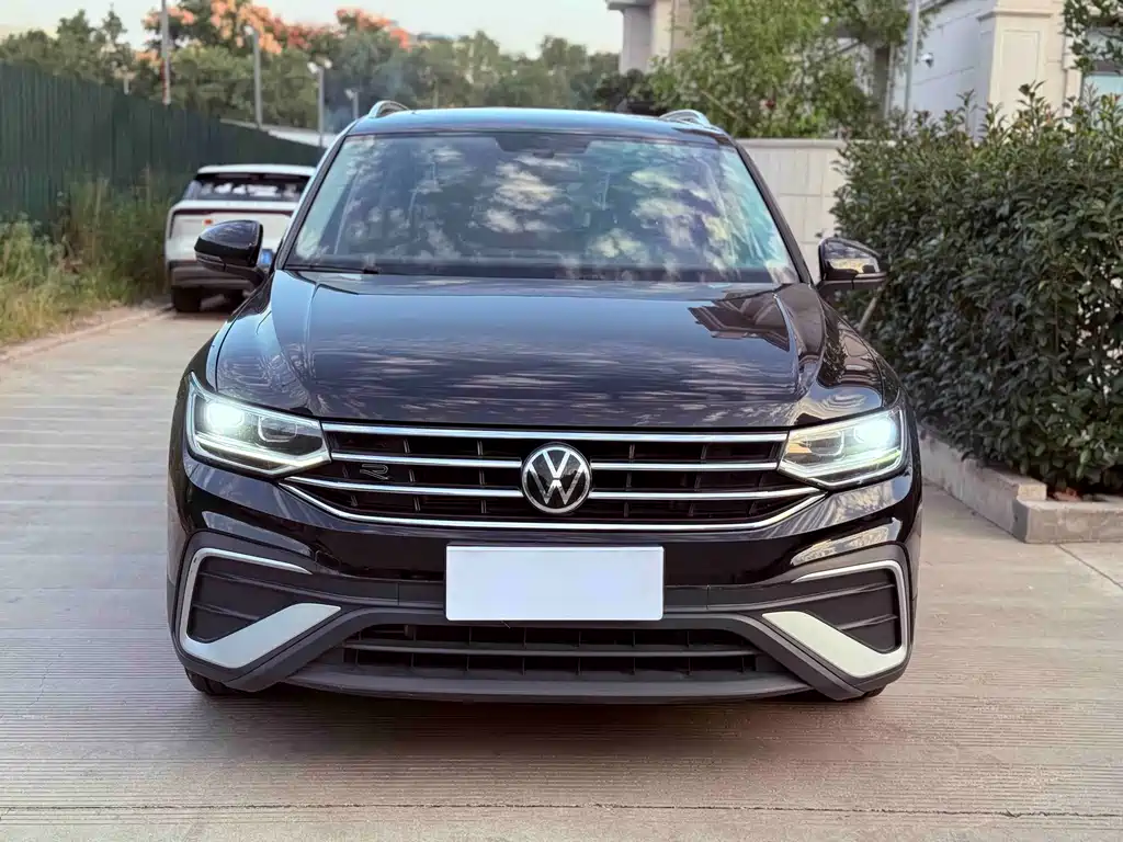 Volkswagen Tiguan L — фото 2