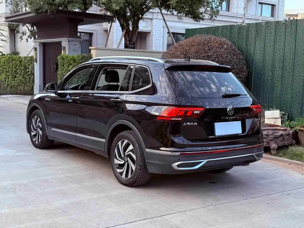 Volkswagen Tiguan L — фото 9