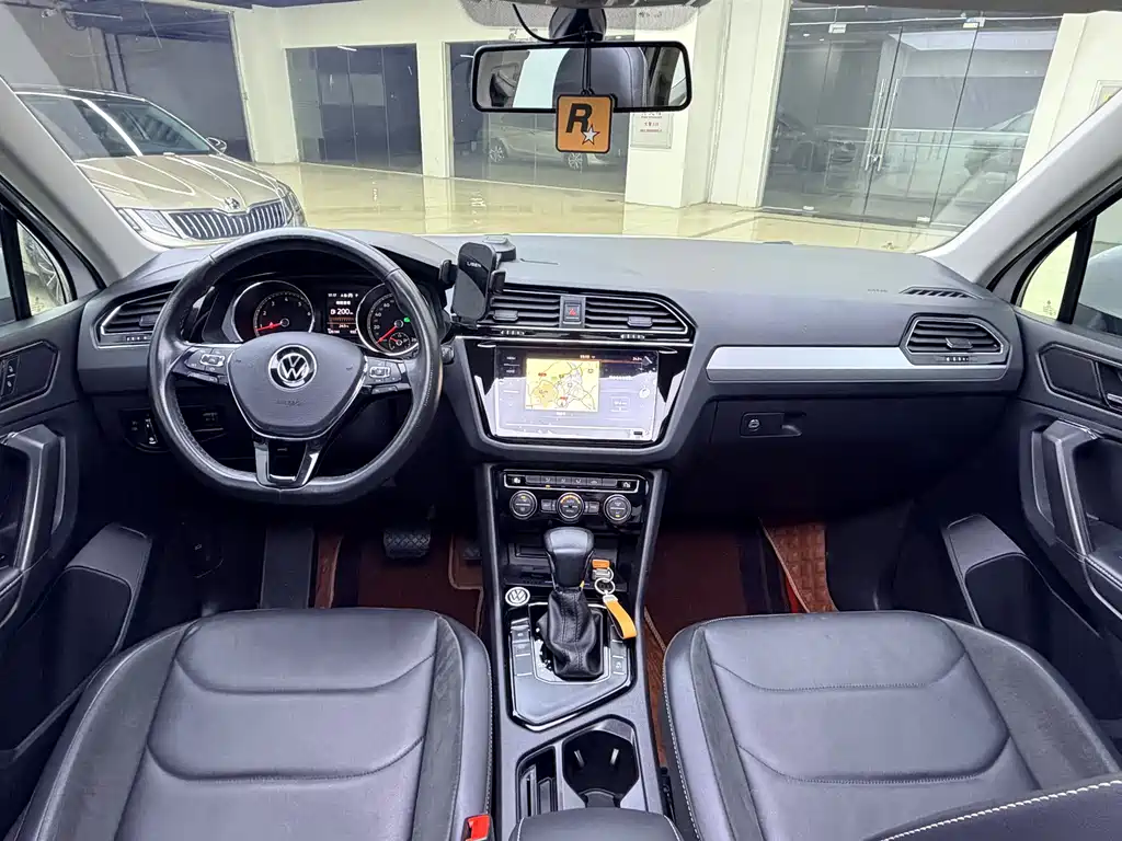Volkswagen Tiguan L — фото 5