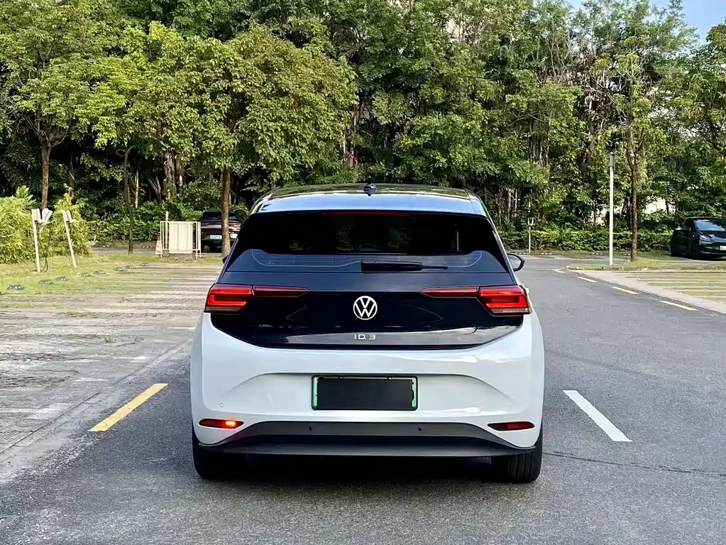 Volkswagen ID.3 — фото 13