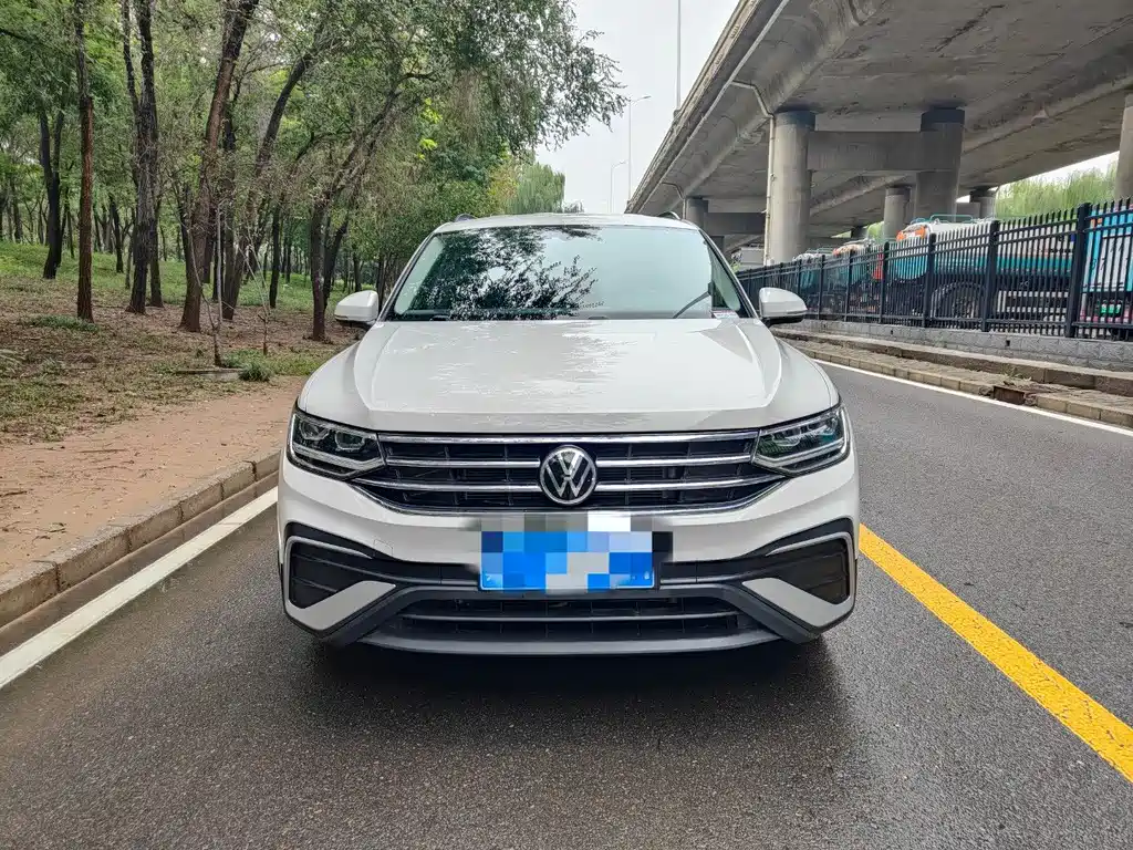 Volkswagen Tiguan L — фото 2