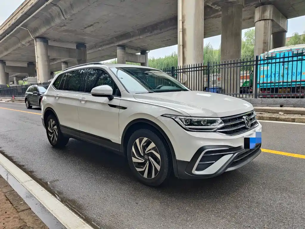Volkswagen Tiguan L — фото 3