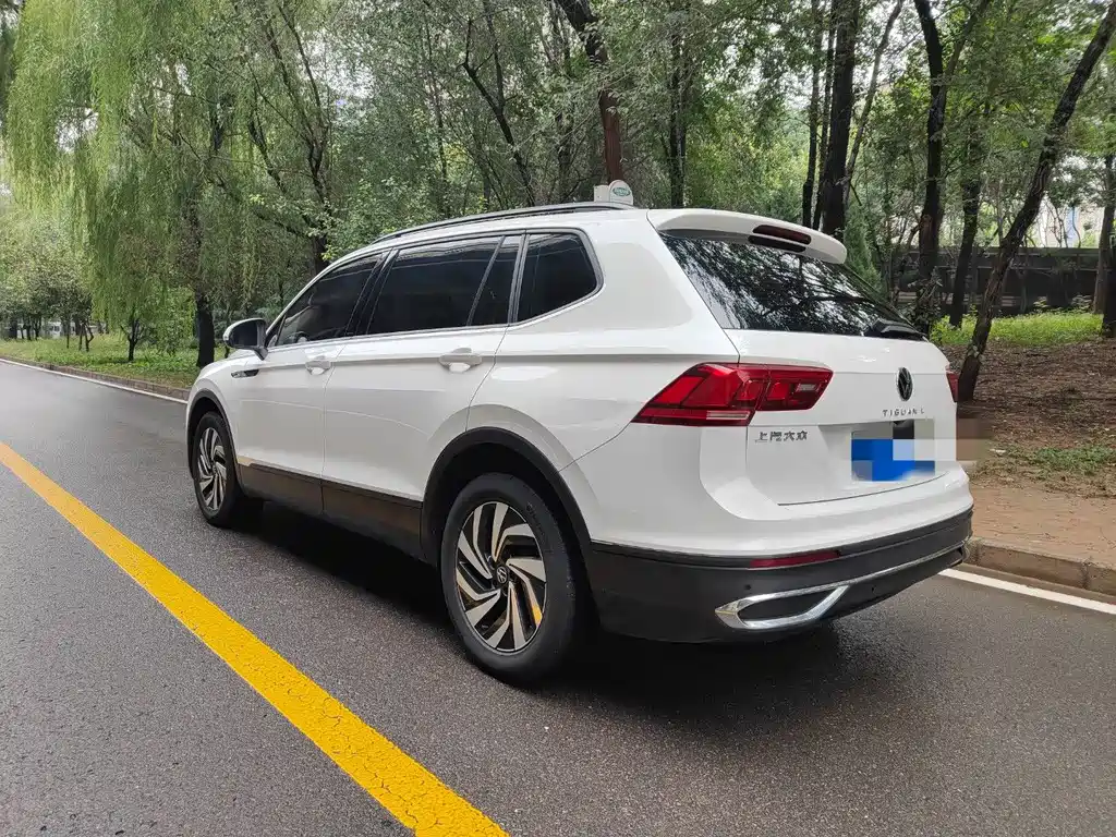 Volkswagen Tiguan L — фото 4