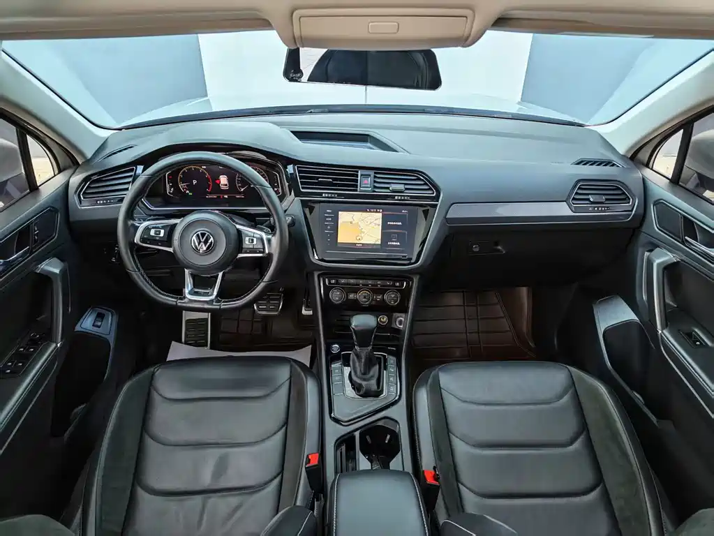 Volkswagen Tiguan L — фото 4