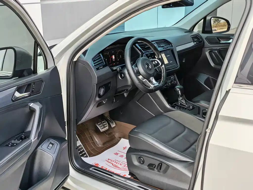 Volkswagen Tiguan L — фото 6