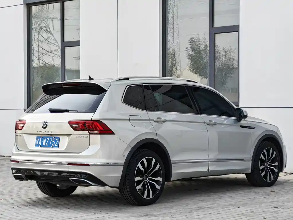 Volkswagen Tiguan L — фото 7