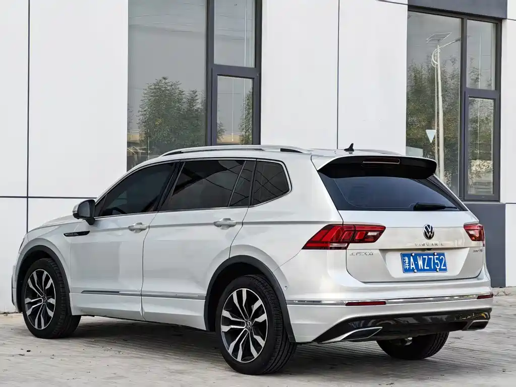 Volkswagen Tiguan L — фото 9