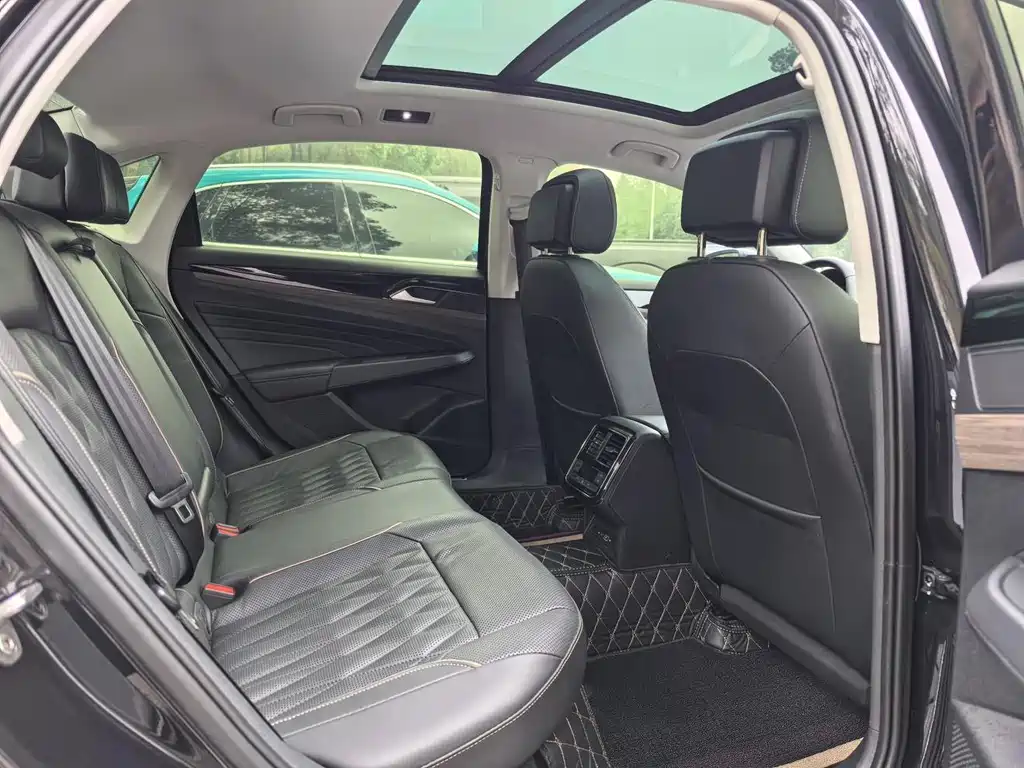 Volkswagen Passat — фото 15