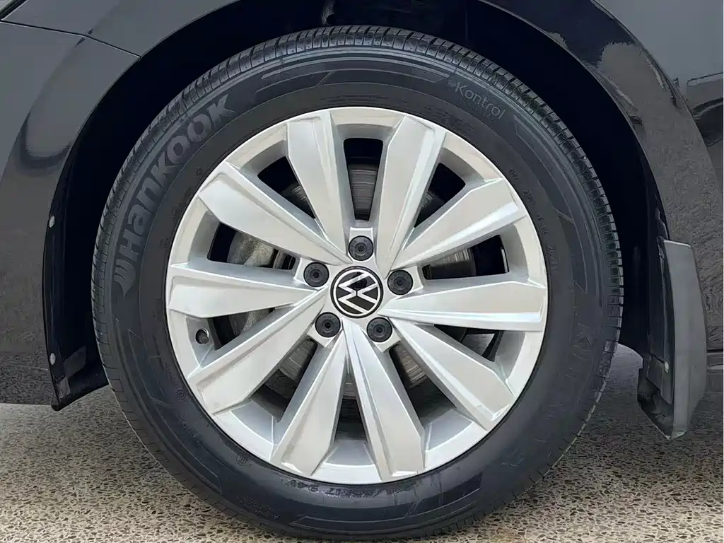 Volkswagen Passat — фото 13