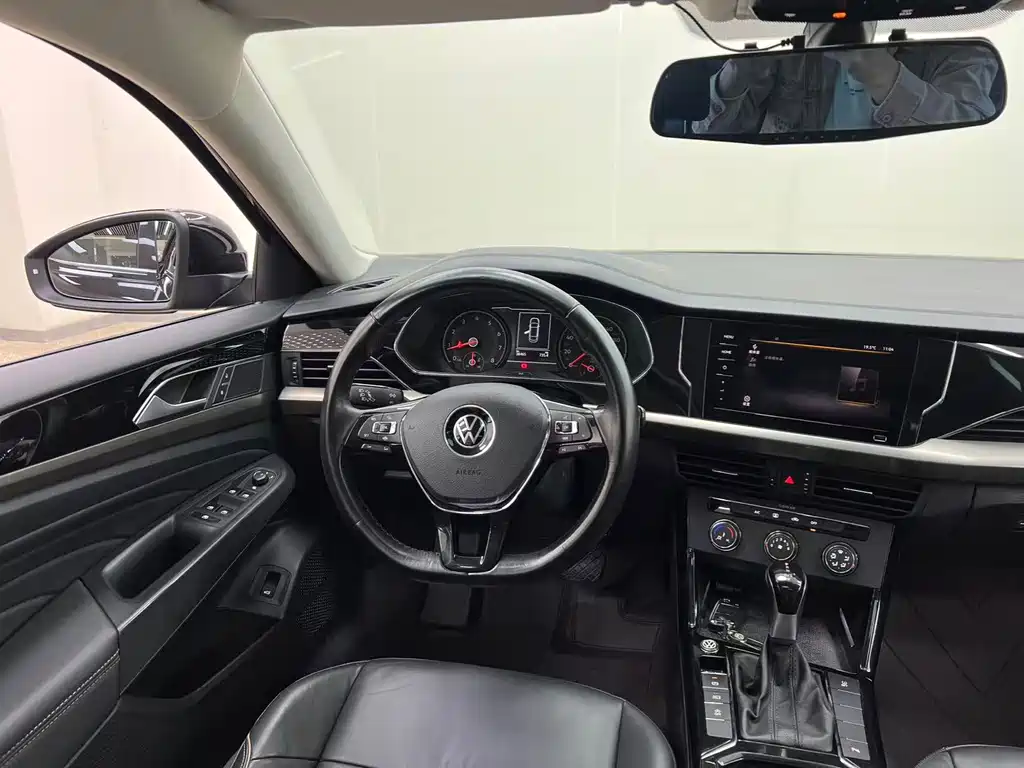 Volkswagen Passat — фото 20