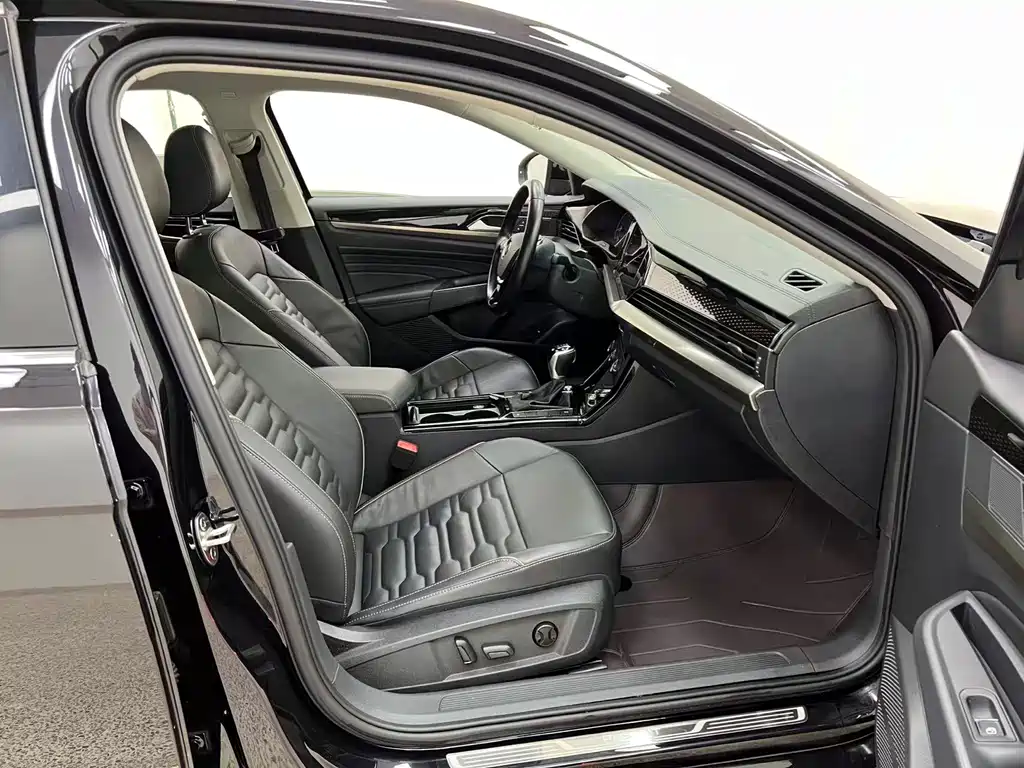 Volkswagen Passat — фото 23