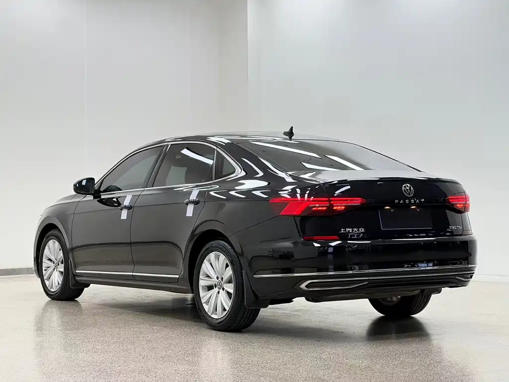 Volkswagen Passat — фото 6