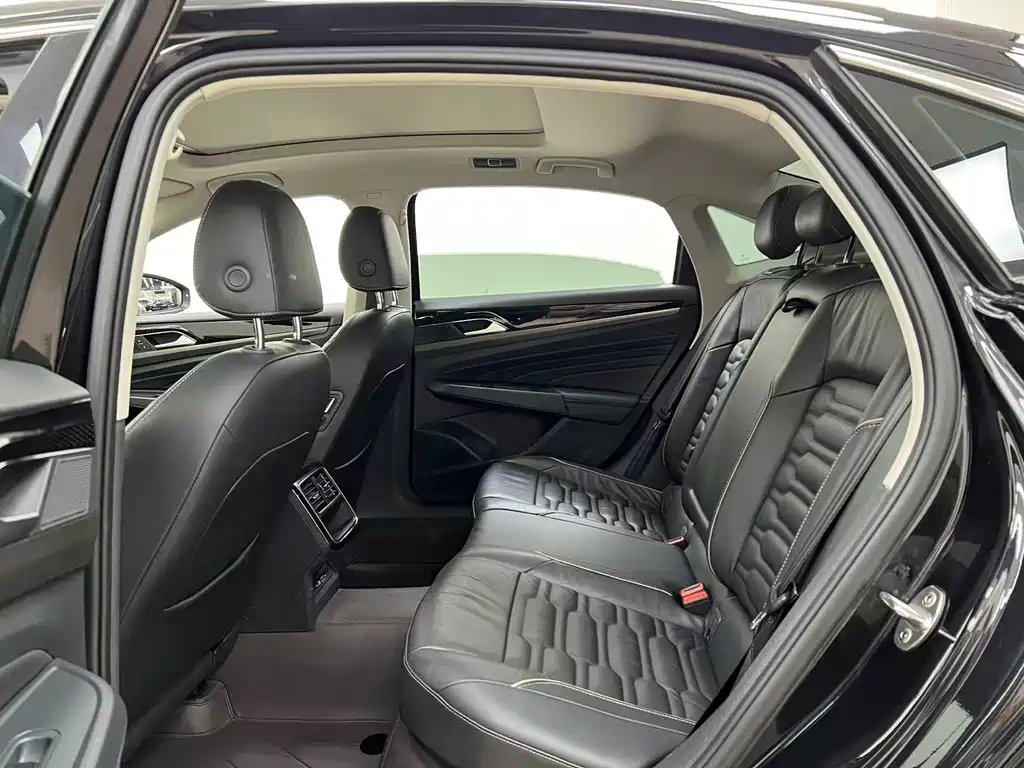 Volkswagen Passat — фото 8