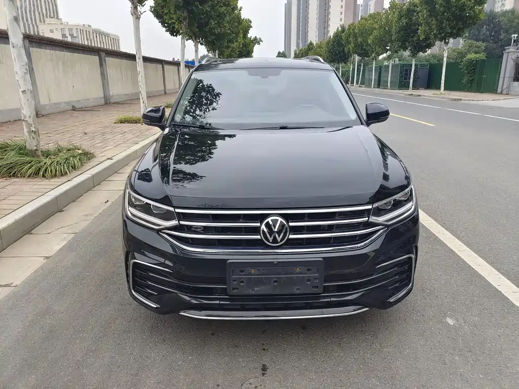 Volkswagen Tiguan L — фото 2