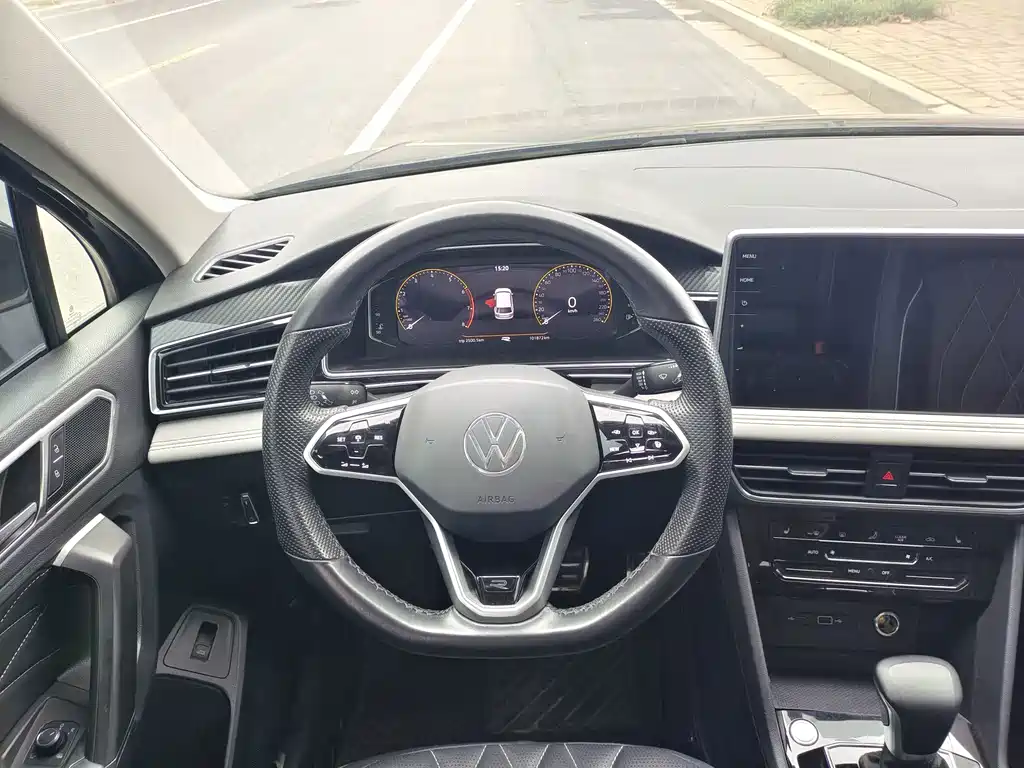 Volkswagen Tiguan L — фото 11