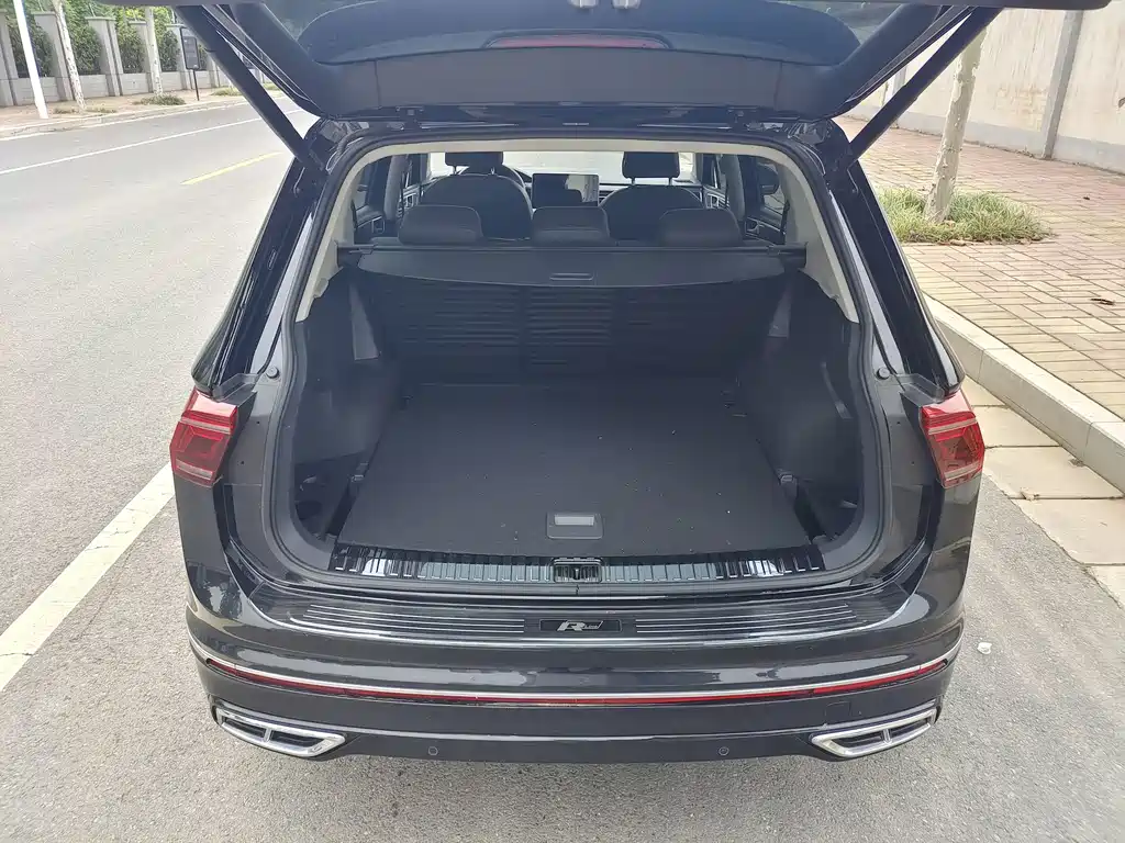Volkswagen Tiguan L — фото 14