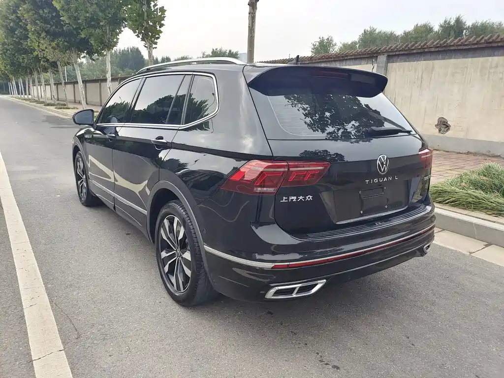 Volkswagen Tiguan L — фото 17