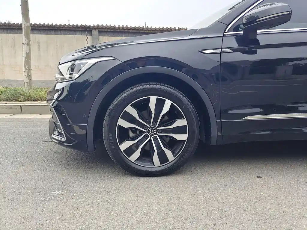 Volkswagen Tiguan L — фото 5