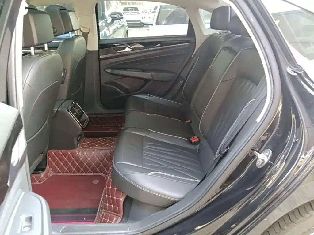 Volkswagen Passat — фото 17