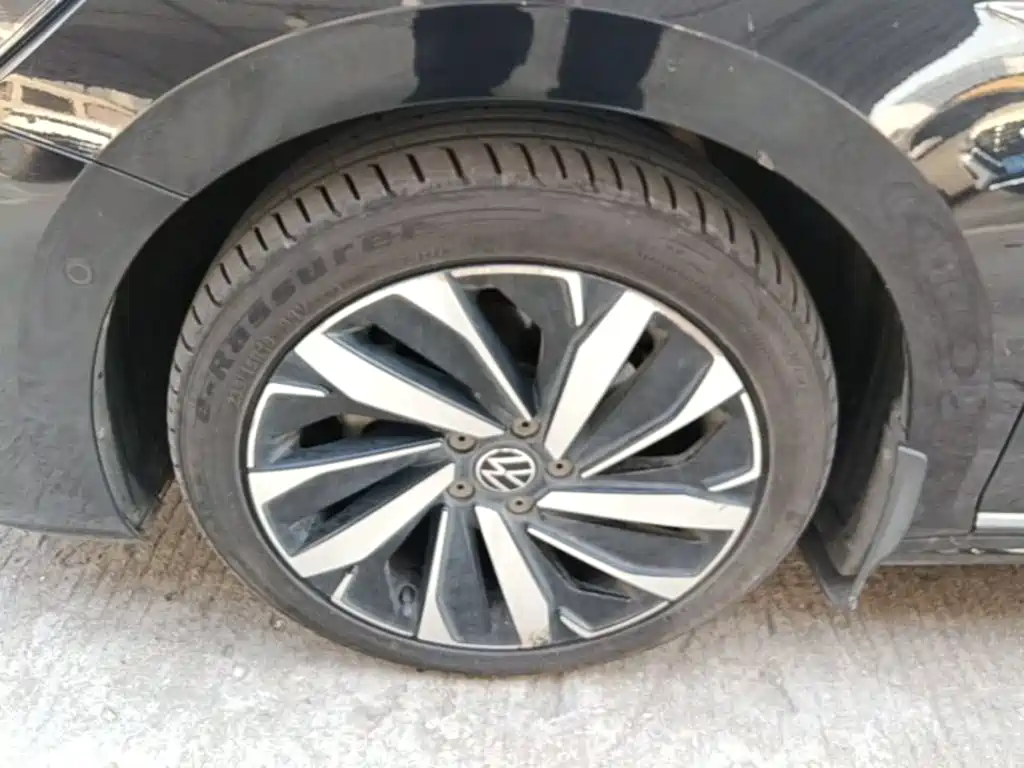 Volkswagen Passat — фото 23