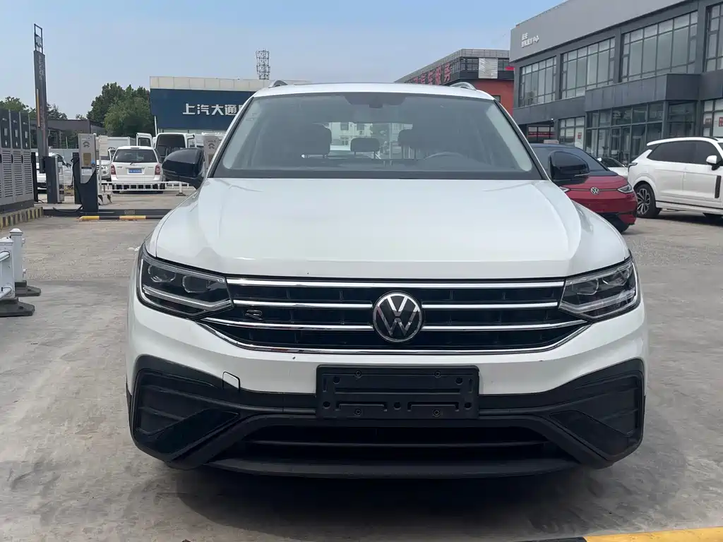 Volkswagen Tiguan L — фото 2