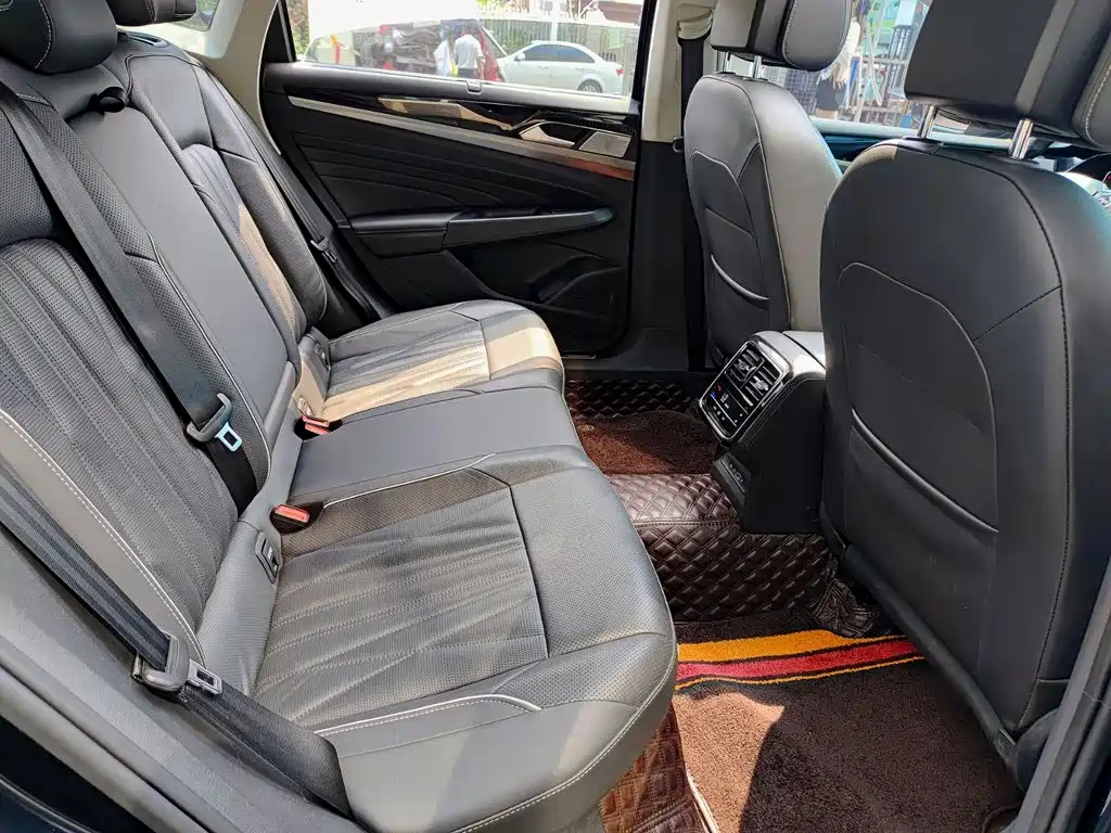 Volkswagen Passat — фото 11