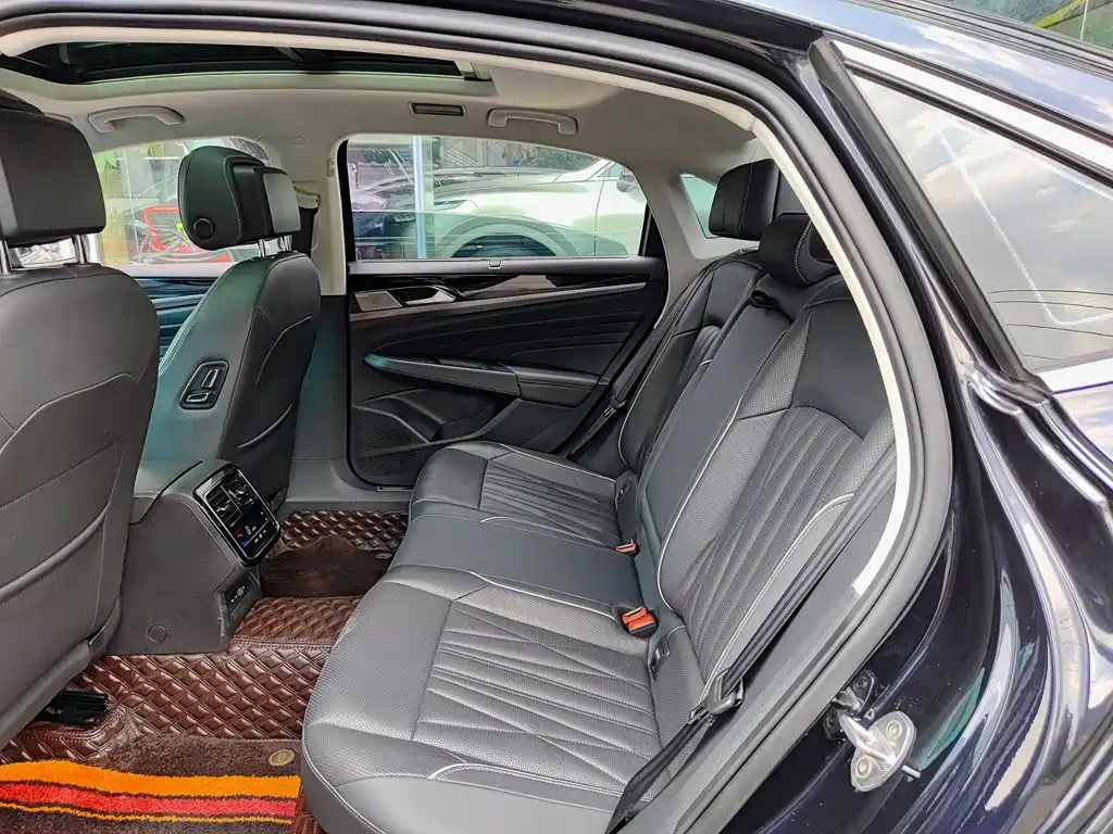 Volkswagen Passat — фото 8