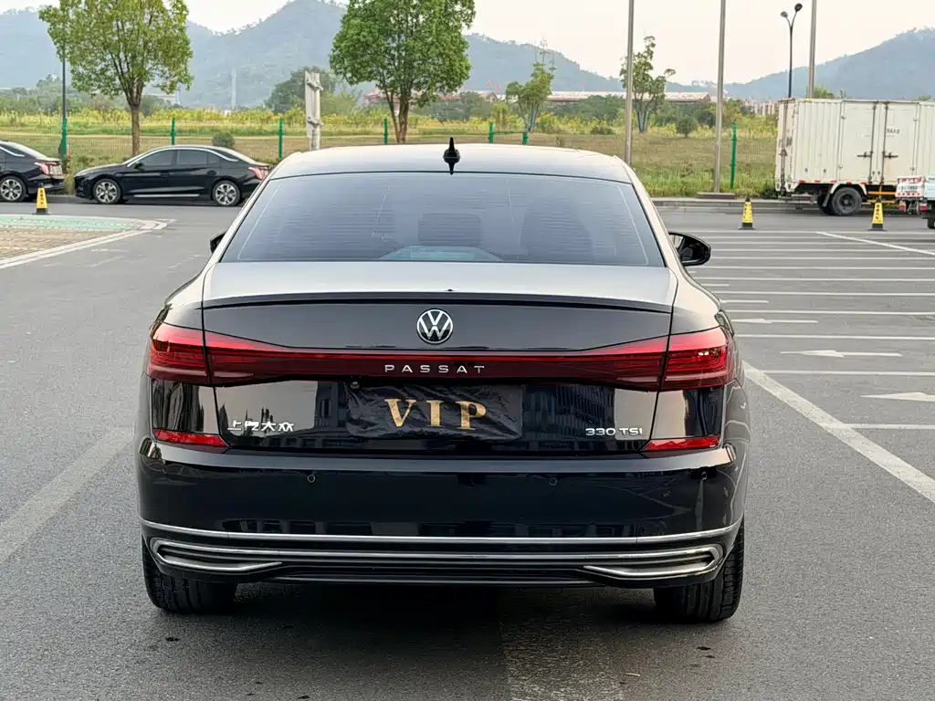 Volkswagen Passat — фото 5