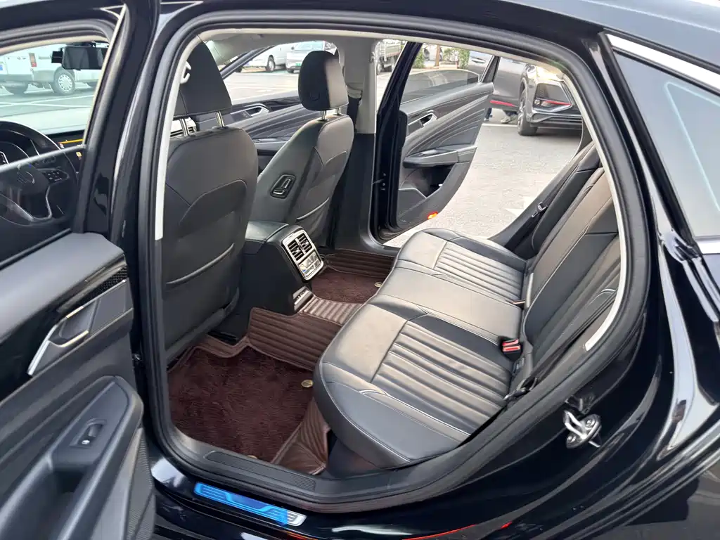 Volkswagen Passat — фото 9