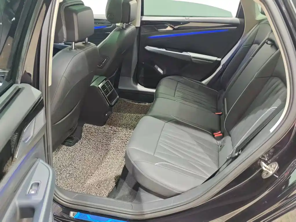 Volkswagen Passat — фото 11