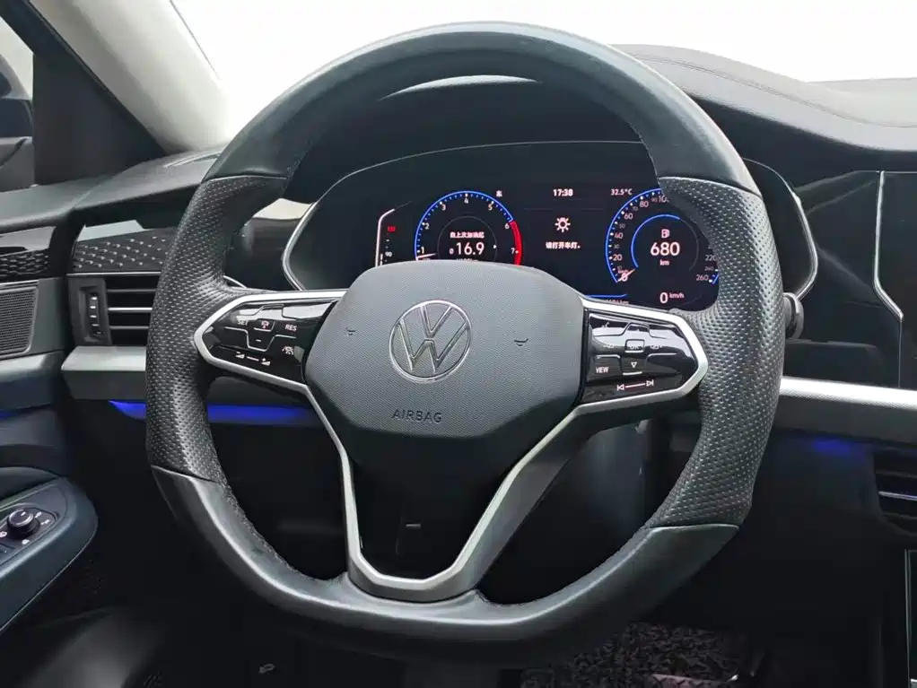 Volkswagen Passat — фото 15