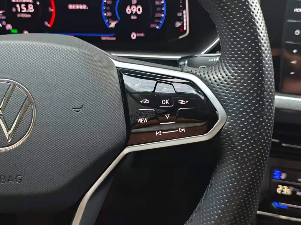 Volkswagen Passat — фото 19