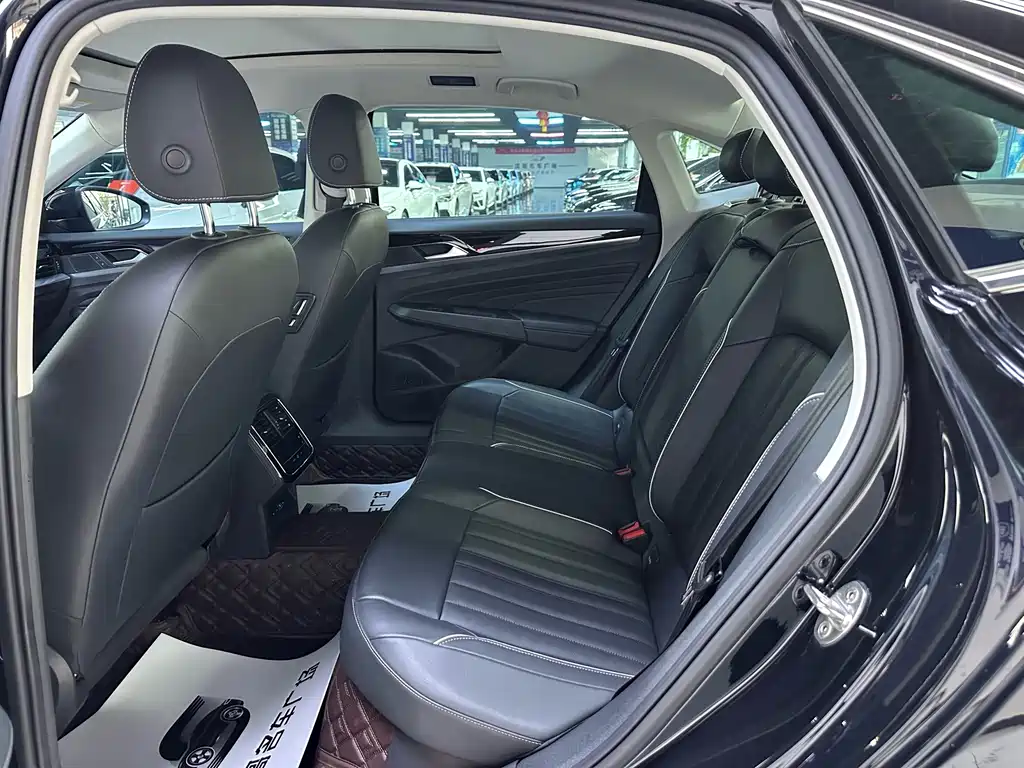 Volkswagen Passat — фото 5