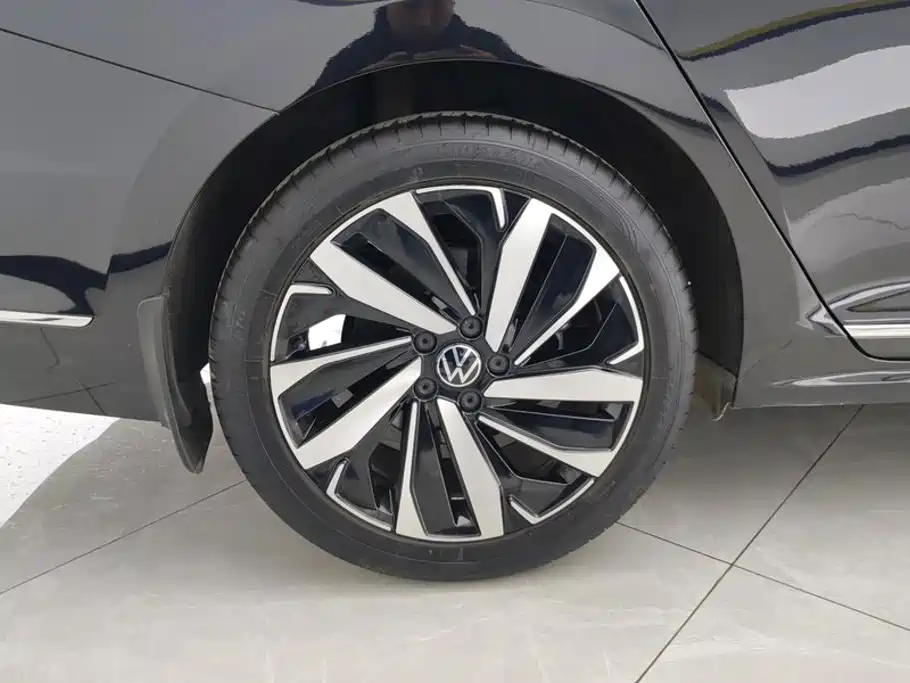 Volkswagen Passat — фото 6