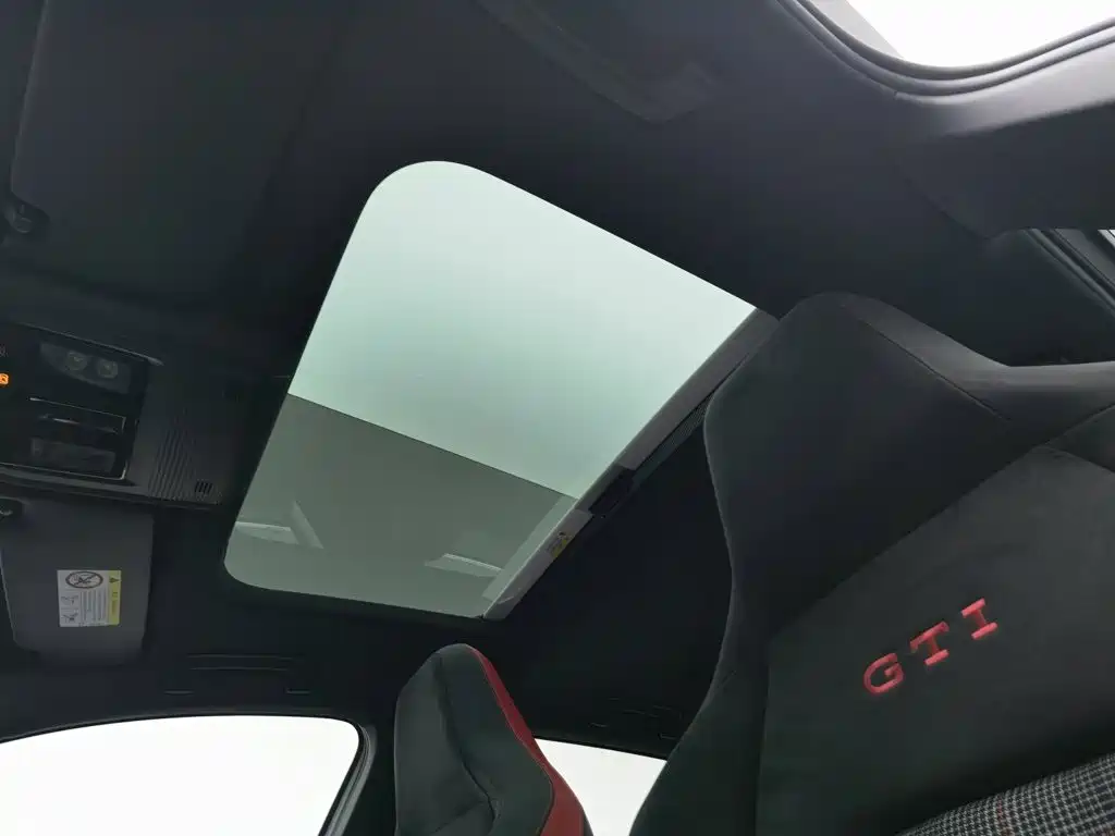 Volkswagen Golf GTI — фото 14