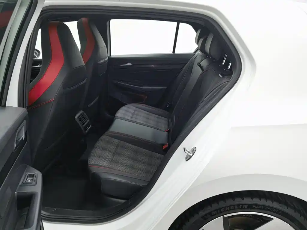 Volkswagen Golf GTI — фото 15