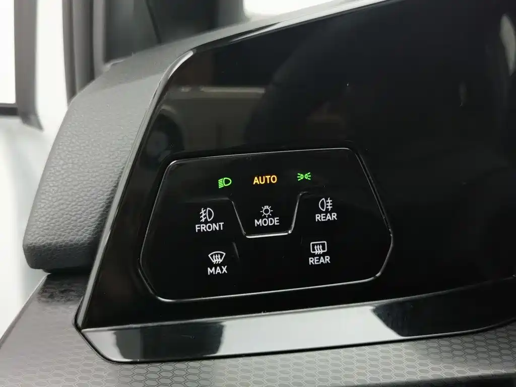 Volkswagen Golf GTI — фото 21