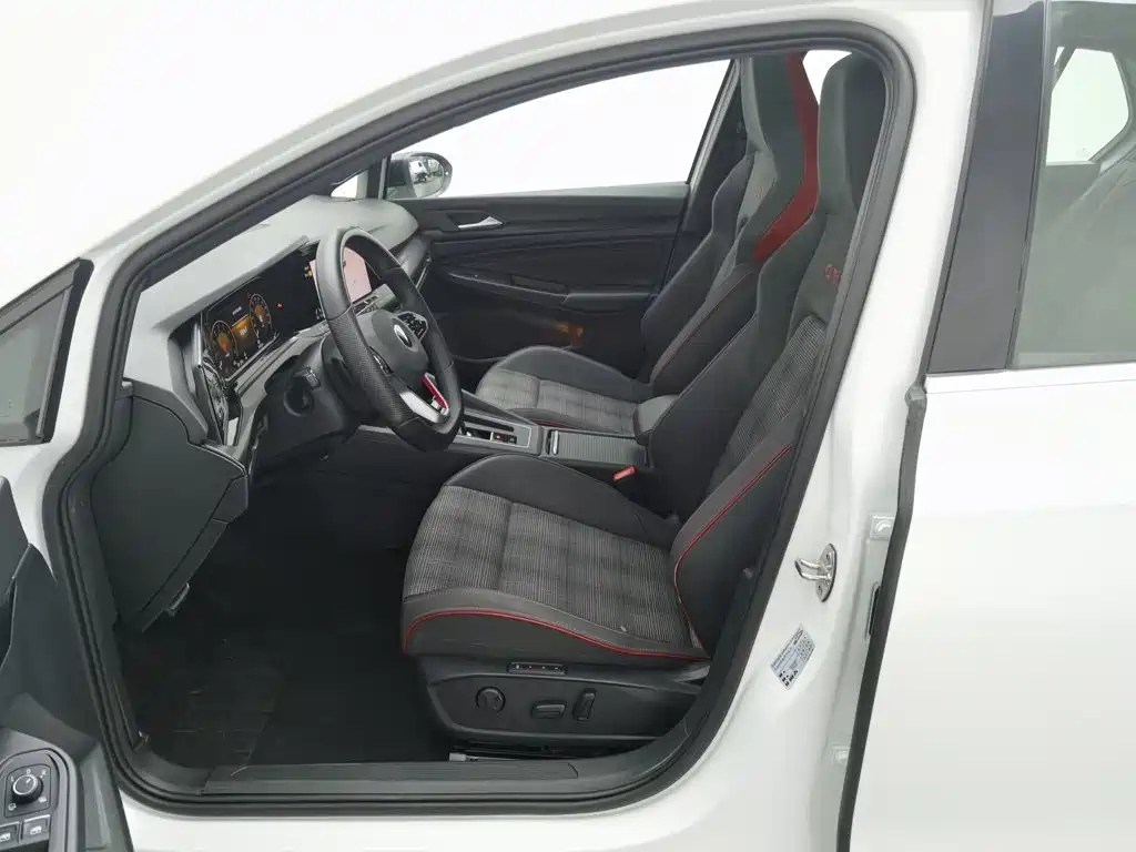 Volkswagen Golf GTI — фото 10
